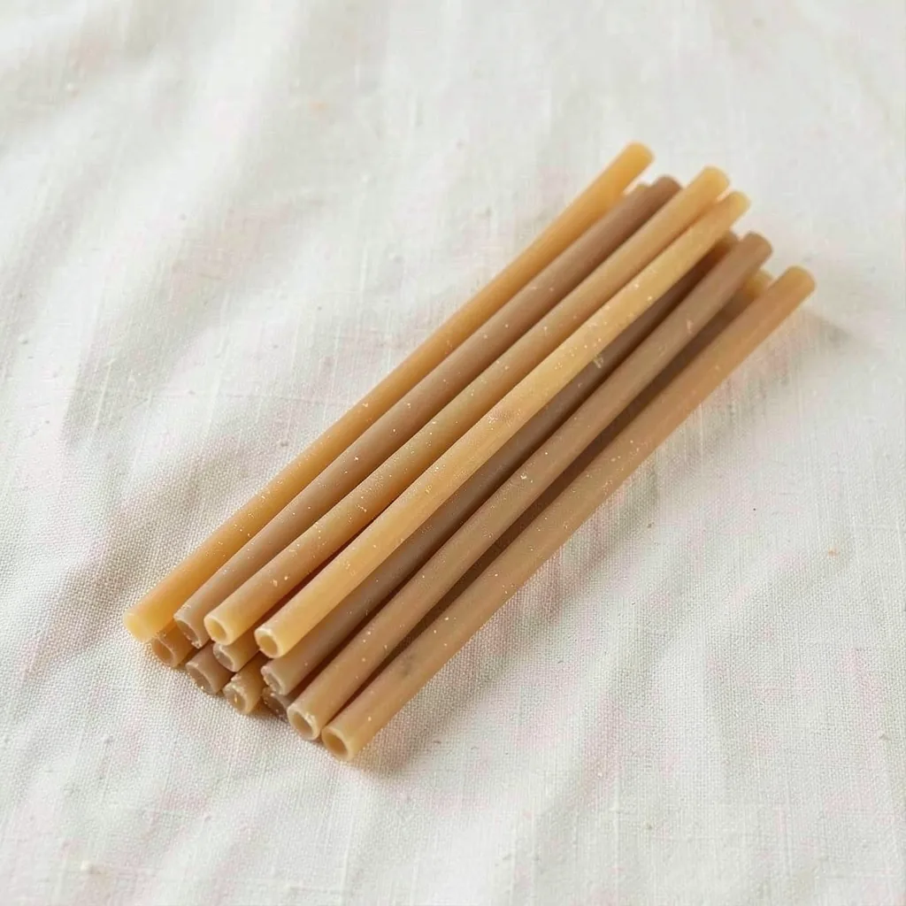 Bigoli, uncooked, on linen