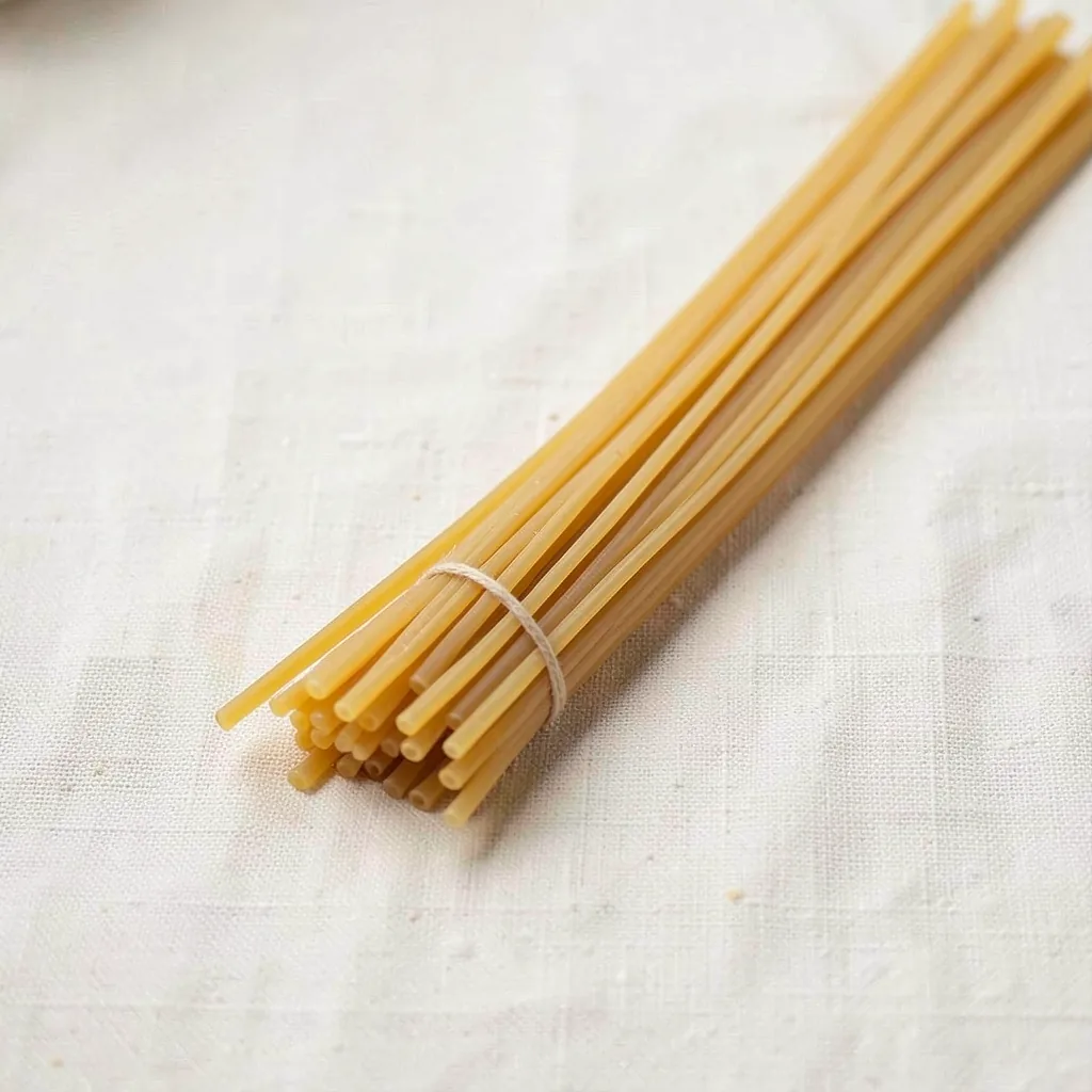 Spaghettini, uncooked, on linen